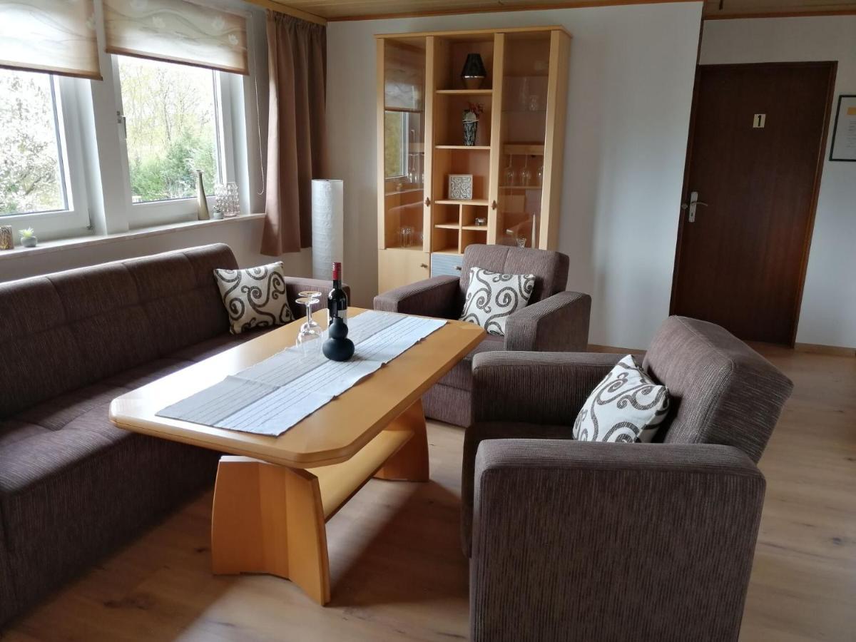 Flat In Polle Near The Forest 외부 사진